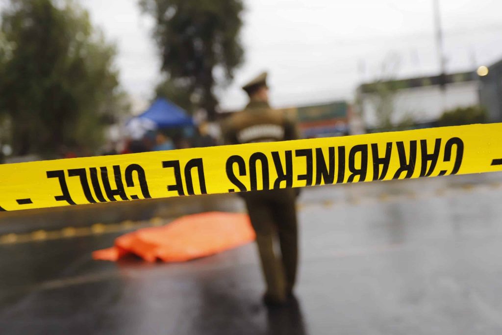 Fatal accidente en Puente Alto: Conductor murió tras chocar contra un árbol y un semáforo