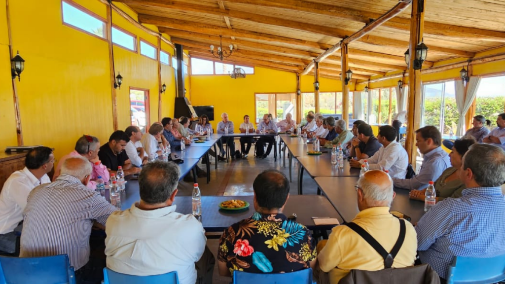 Coquimbo En respuesta a la crisis hídrica que enfrenta la región de Coquimbo, representantes de la Sociedad Nacional de Agricultura (SNA) se reunieron en Ovalle.