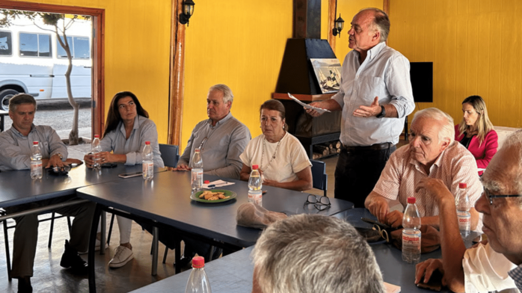 Coquimbo En respuesta a la crisis hídrica que enfrenta la región de Coquimbo, representantes de la Sociedad Nacional de Agricultura (SNA) se reunieron en Ovalle.