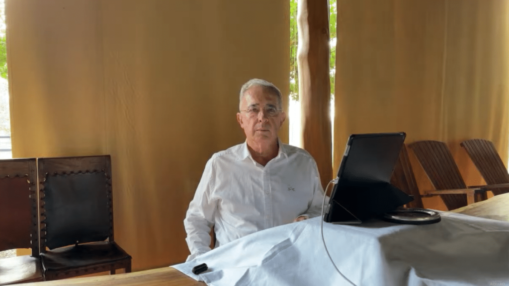 Colombia: El expresidente Uribe asegura que la imputación de Fiscalía es por “venganzas políticas”