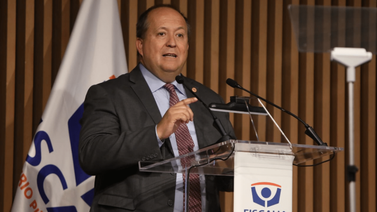 Valencia traspasa investigación por presuntas irregularidades en Codelco a fiscal regional de O'Higgins