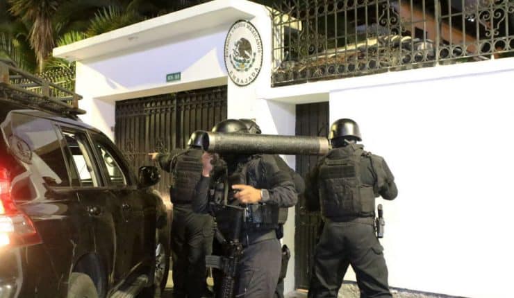Ecuador justifica irrupción en embajada de México: “Ningún delincuente puede ser considerado perseguido político”