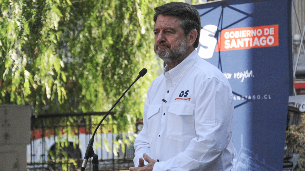 Gobernador Claudio Orrego plantea contar un “Barrio Rojo” para Santiago que “regule la prostitución”