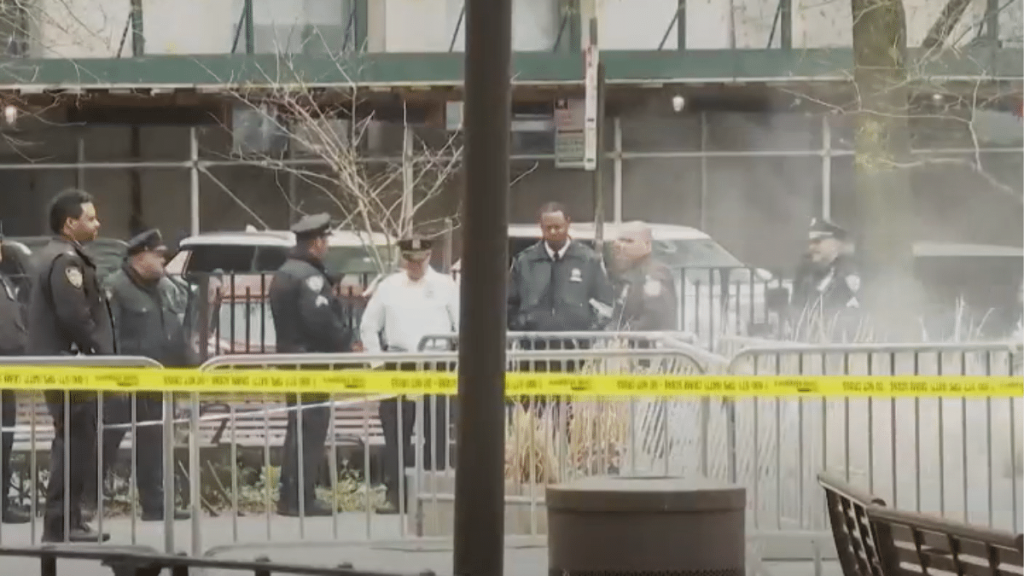 Muere el hombre que se prendió fuego frente al tribunal donde se juzga a Donald Trump