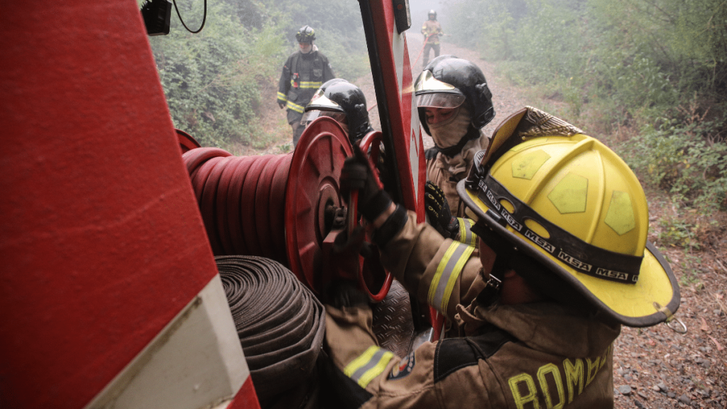 Villarrica Alerta roja en la comuna de Villarrica por incendio forestal.