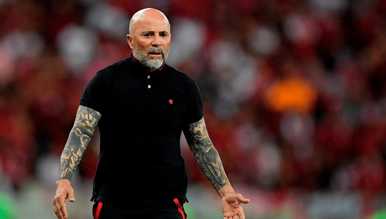 Jorge Sampaoli reclama millonaria indemnización al Atlético Mineiro tras su salida