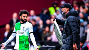 ¿Quiebre en el camarín? Salah y Klopp protagonizan tenso cruce en empate de Liverpool