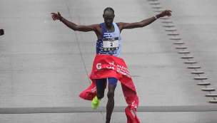 Keniata Edwin Koech se consagra campeón del Maratón de Santiago 2024