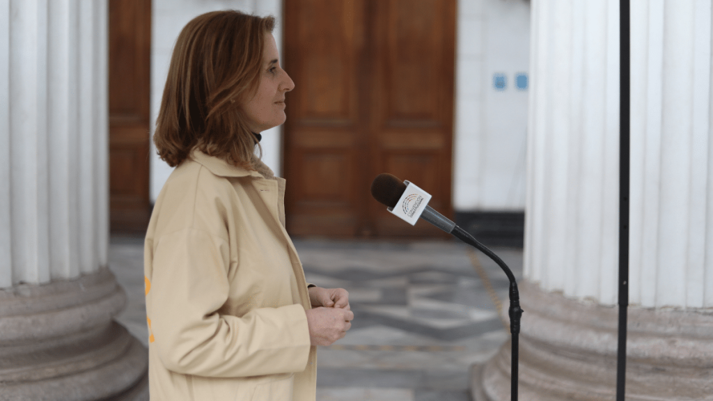 La eventual candidata a la alcaldía de Las Condes, Marcela Cubillos, arribó al país la mañana de este viernes desde España.