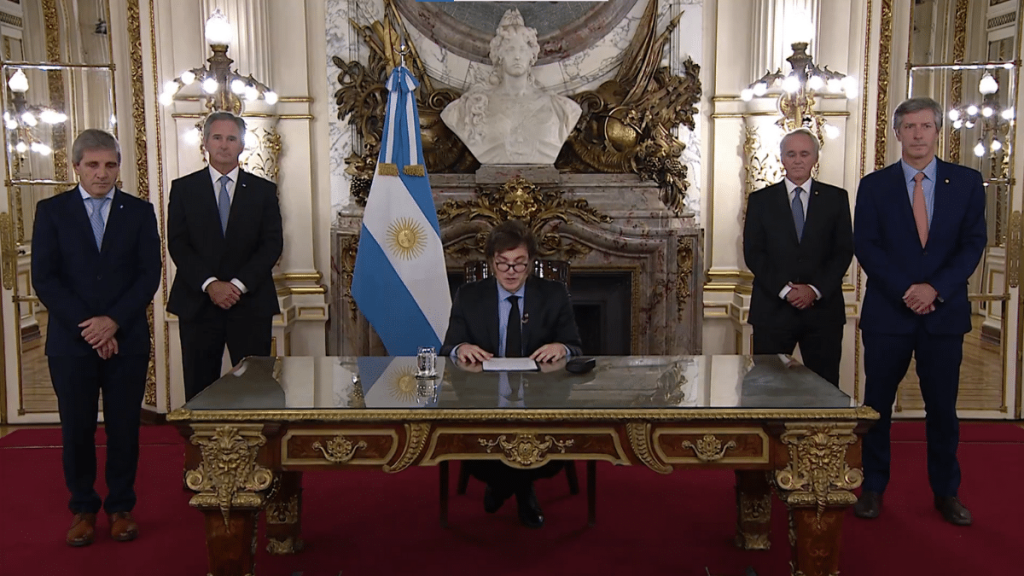 Argentina Presidente de Argentina, Javier Milei, anuncia un superávit del 0,2% durante el primer trimestre de 2024.
