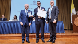 Tomás Bengolea, conductor de Nuevas Voces, fue galardonado con el Premio Jaime Guzmán Errázuriz