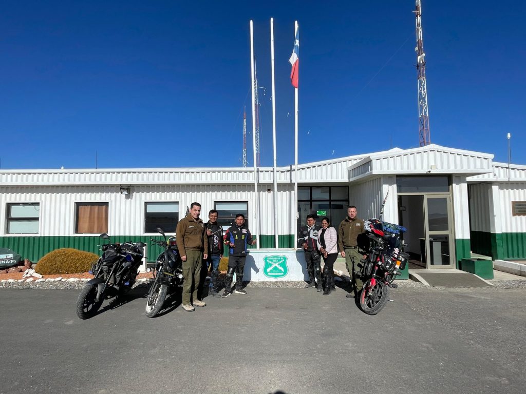 Carabineros asistió a grupo de motoqueros que estaban varados a 3.800 metros de altura