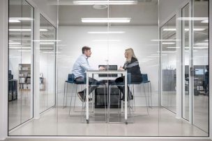 La iluminación inteligente aumenta la productividad laboral en las oficinas