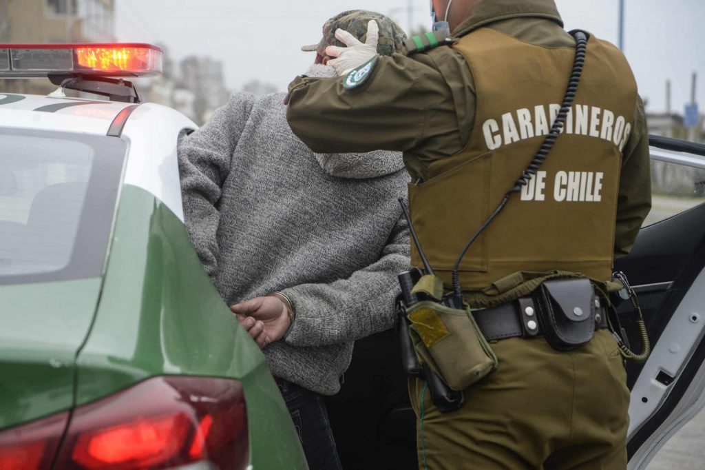 Incendio en su hogar lo delató: Carabineros detuvo a colombiano que mantenía 7 kilos de cocaína