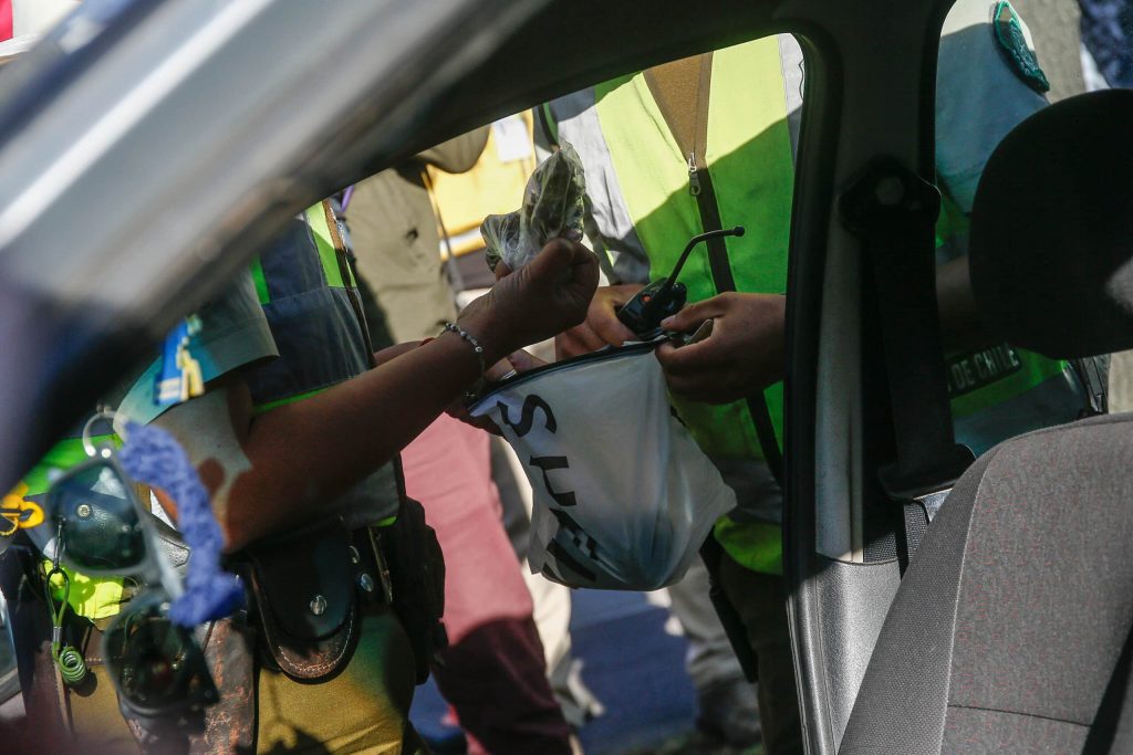 Parlamentarios piden aumentar penas para quienes evadan controles policiales vehiculares