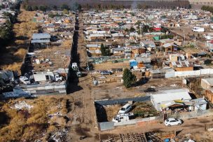 Cuatro personas fueron detenidas en el desalojo de la toma '17 de Mayo' en Cerro Navia