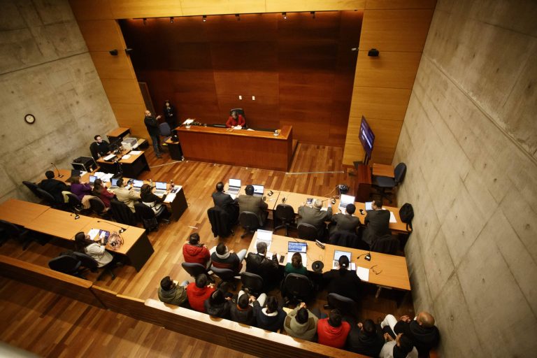 Prisión preventiva para cuatro excarabineros formalizados por graves delitos en Chillán