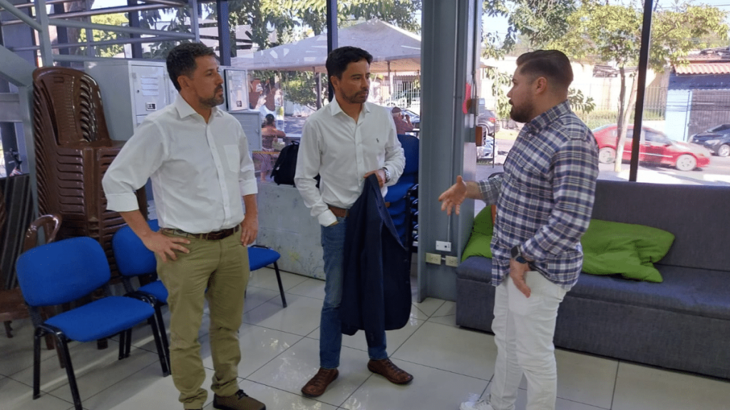 Candidato de Carter para la alcaldía de La Florida viajó a El Salvador y pretende importar a la comuna los “CUBO” de Bukele
