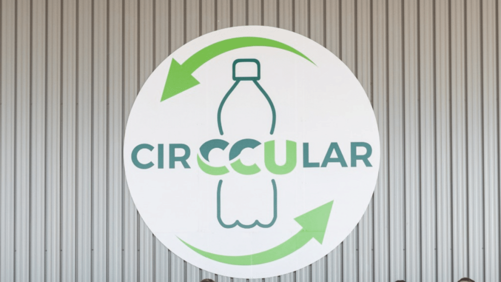“CirCCUlar”: Ponen en marcha la primera planta de reciclaje de botellas plásticas en Chile