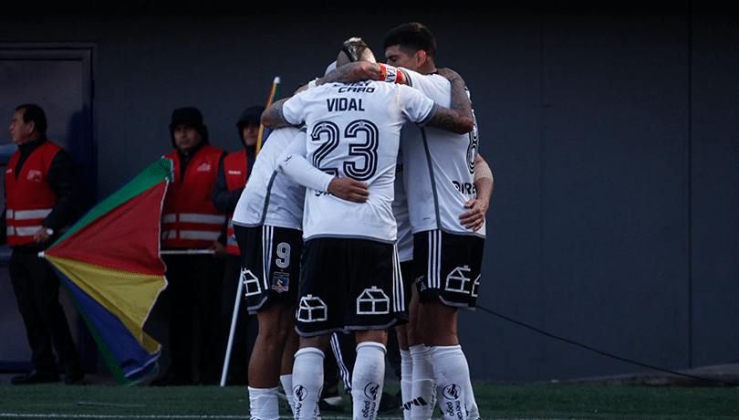 Colo-Colo golea a Audax Italiano y recupera terreno en el torneo