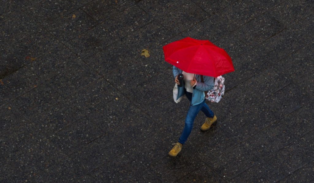En medio de pronóstico de lluvias: DMC emite aviso por tormentas eléctricas en siete regiones