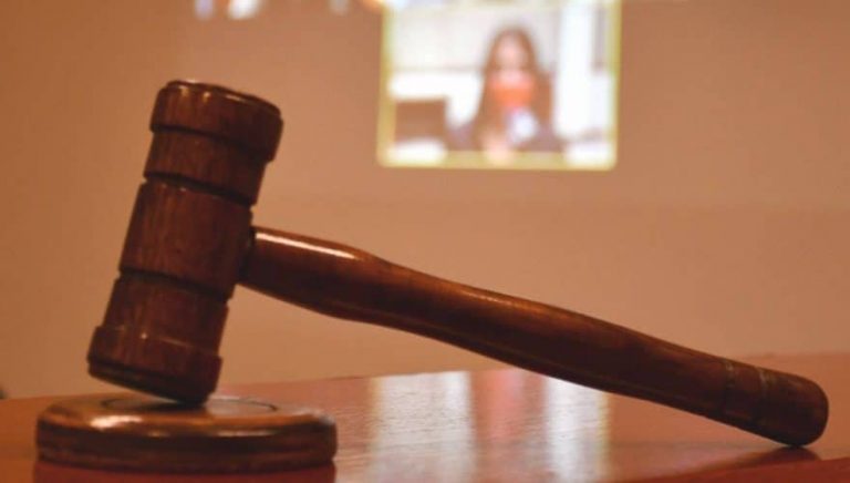 Alumna de 14 años fue formalizada: ahorcó y dejó inconsciente a compañera en liceo de Antofagasta