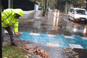 Nieve en Las Condes: Municipio coordina a equipos en terreno y se reúne con empresas de servicios de agua y electricidad