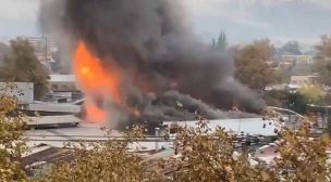 Incendio afecta al Mercado Condell de Providencia