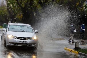 Multas para los automovilistas por mojar a un peatón