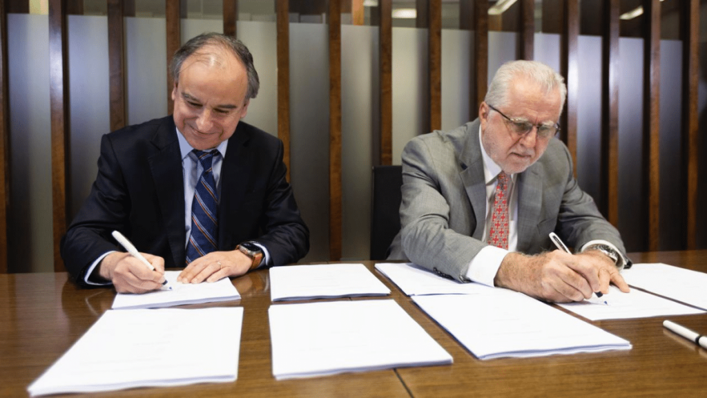 SQM y Codelco SQM y Codelco firman acuerdo para la explotación del litio en el Salar de Atacama hasta 2060.