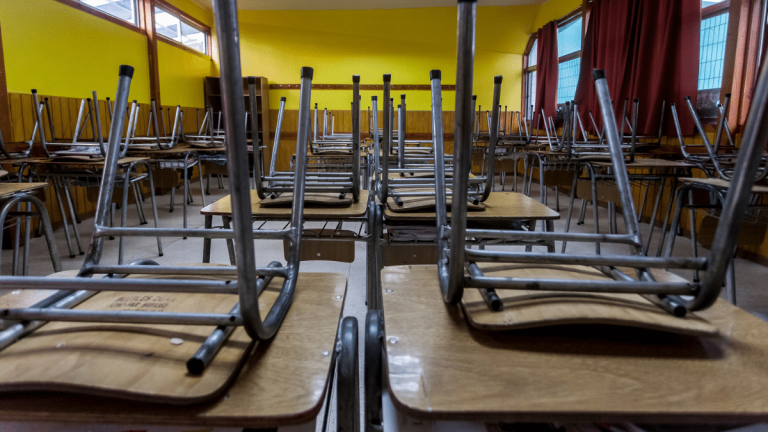 Mineduc suspende clases este viernes en cuatro regiones por efectos del sistema frontal