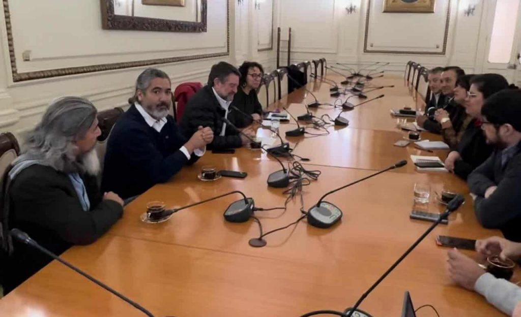 Dirigentes sindicales se reúnen con el Gobernador Orrego por temas de seguridad