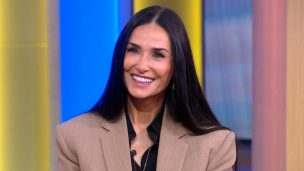 Demi Moore posó en bikini a sus 61 años y generó comentarios