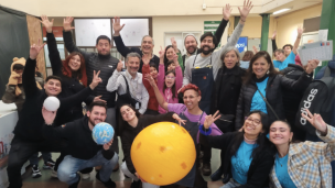 Ciencia interactiva de Congreso Futuro en tu comuna sorprende a niños del Hospital Calvo Mackenna