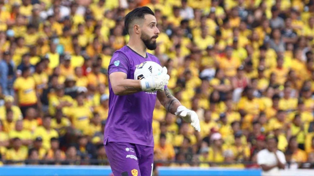 Por denuncia de la U: Aucas recibe sanción de la FIFA por traspaso de Galíndez