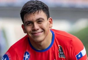 Chileno que logra clasificación a París 2024 ingresa a la cancha para sacarse foto con Alexis Sánchez