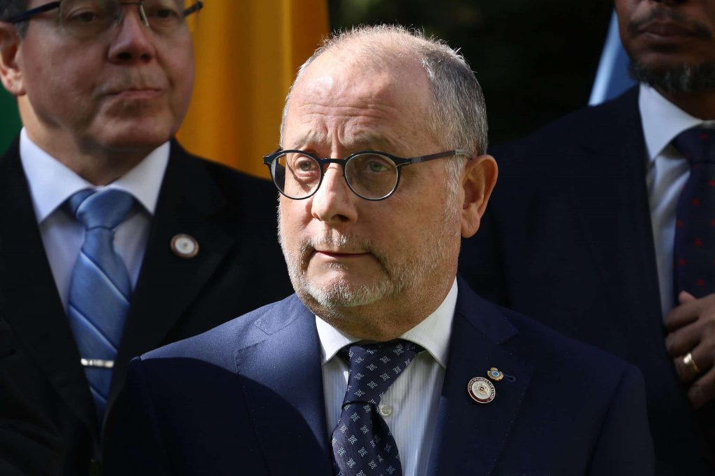 Embajador de Argentina y paneles solares: “En Chile hubo sobrerreacción”