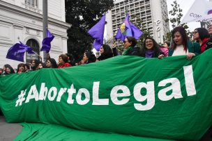 Encuesta Cadem: 53% está de acuerdo con el aborto solo en las tres causales