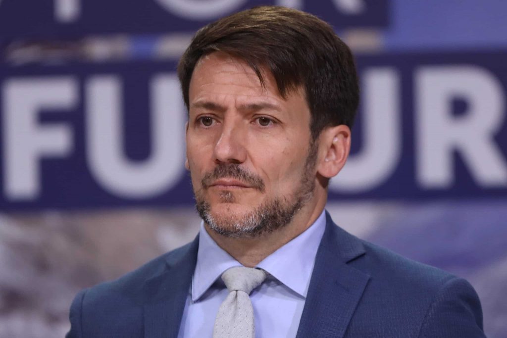 Ministro de Energía y alza del precio de la luz: “Viene un proceso de estabilización donde tenemos que descongelar precios”