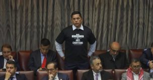 Diputado Jorge Durán irrumpe con llamativas poleras durante la Cuenta Pública 2024: 