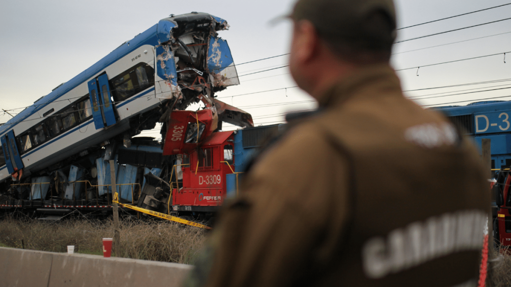 EFE entrega informe preliminar por accidente de trenes en San Bernardo