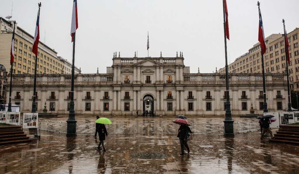 Hasta 80 mm: DMC alerta por lluvias “moderadas a fuertes” en siete regiones, incluyendo Santiago