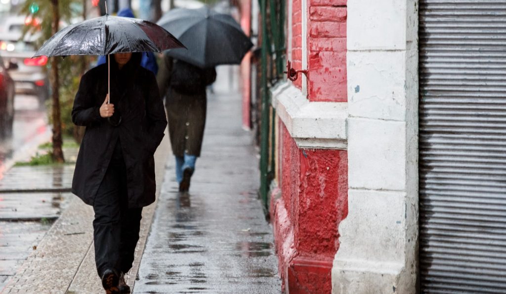DMC emite alerta por precipitaciones “moderadas a fuertes” en dos regiones del país