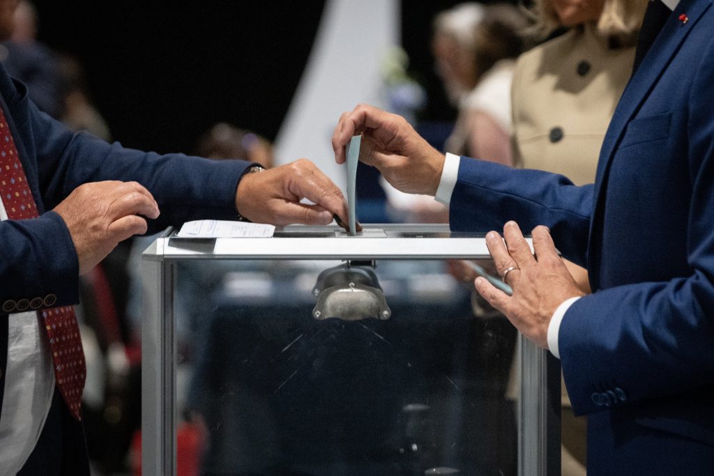 Elecciones en Francia: presidente Macron votó en los comicios adelantados. FOTO: Emmanuel Macron.