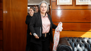 Ministra Jara destaca leve baja del desempleo en Chile: 