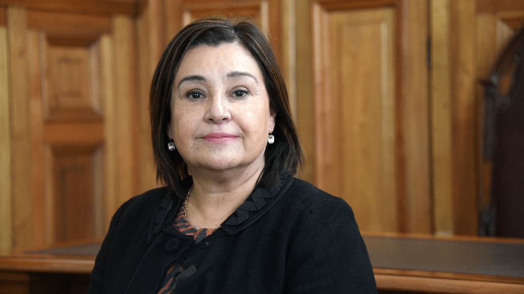 Ministra en visita, Jenny Book, está a cargo del caso del conscripto que falleció en Putre. 