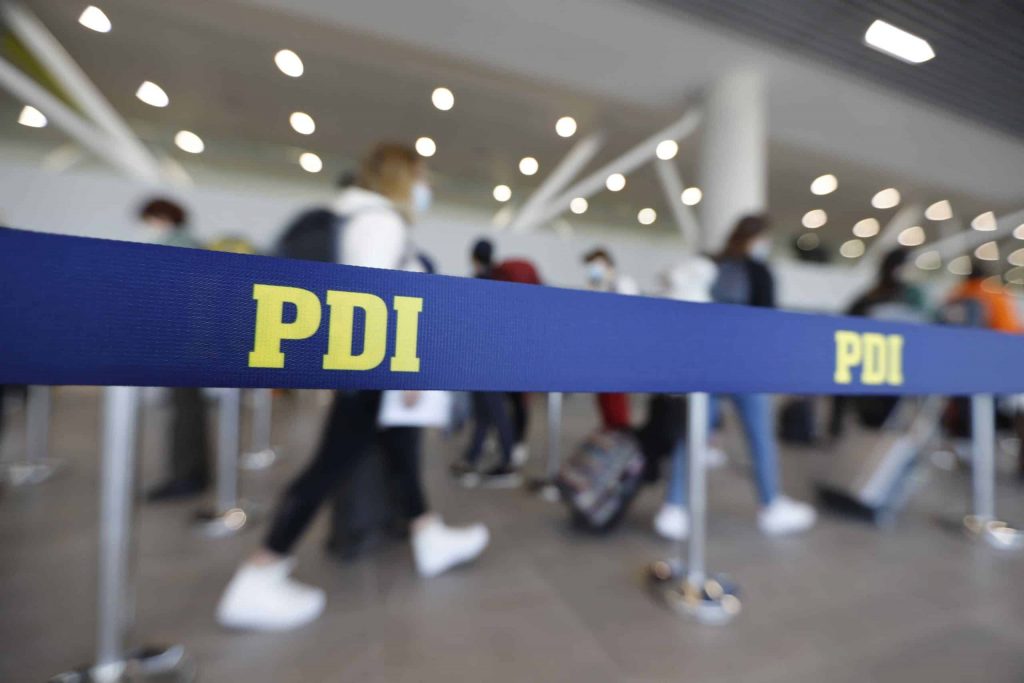 Detectives de la PDI capturan a colombiano con 3 kilos de cocaína en aeropuerto de Santiago