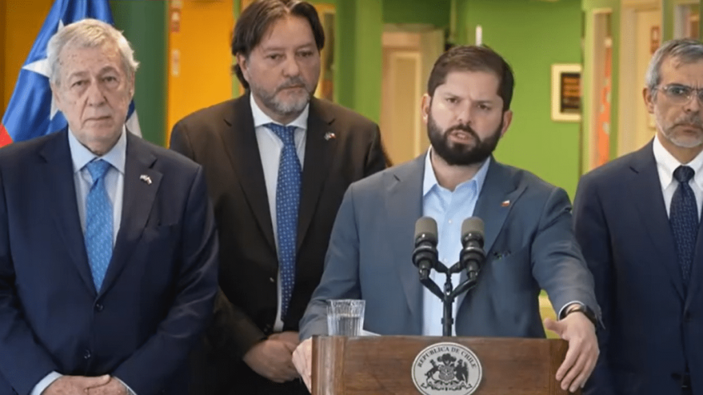 Boric Presidente Boric suspendió actividad en Suecia.