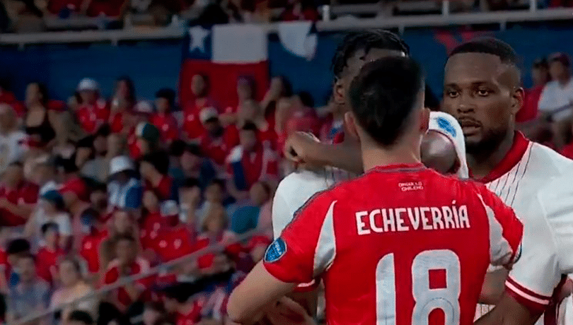 ¿Era expulsión? Rodrigo Echeverría recibió fuerte codazo ante Canadá