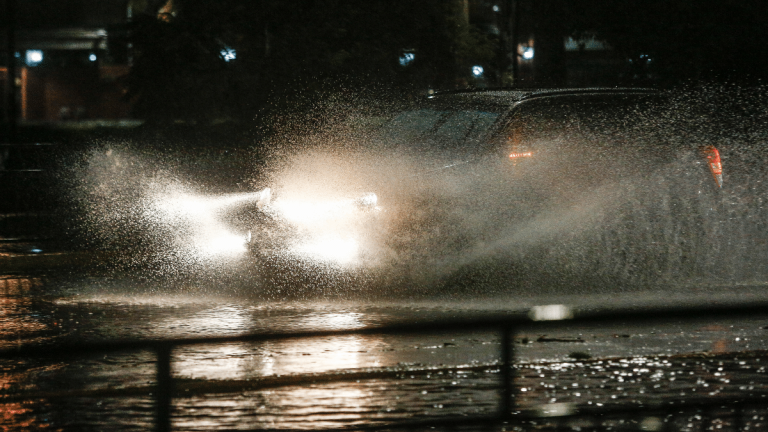Lluvias dejan varios pasos bajo nivel anegados en la RM: revisa los puntos afectados